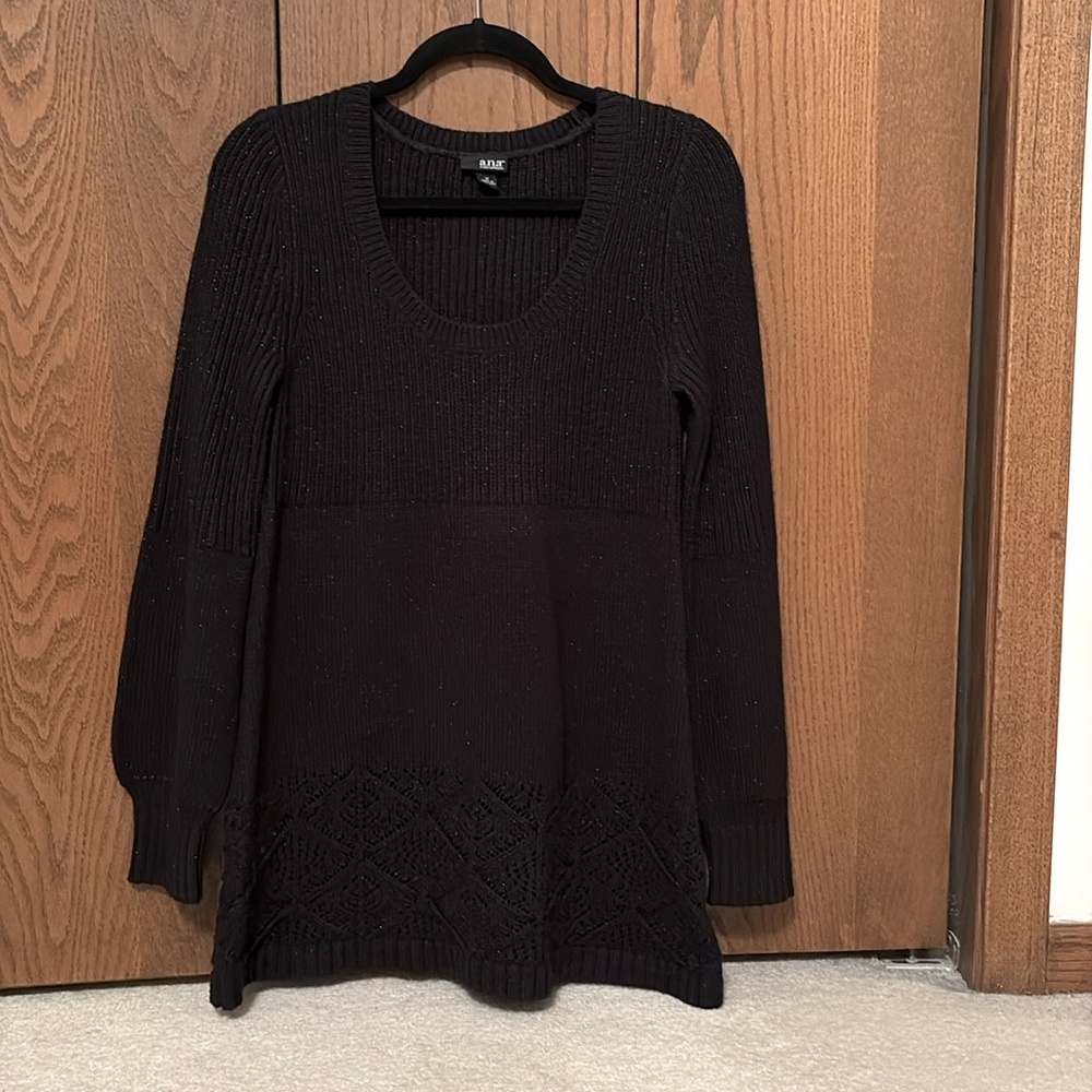 Elegant Black long Tunic Sweater w/gold sparkly threads  Size M. Very feminine!